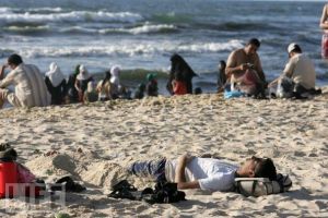 Gaza residents have a vacation on beach